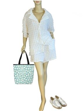 NEW IN WHITE PUFFED KNIT STRETCHY TOP AND SHORTS SET (L)